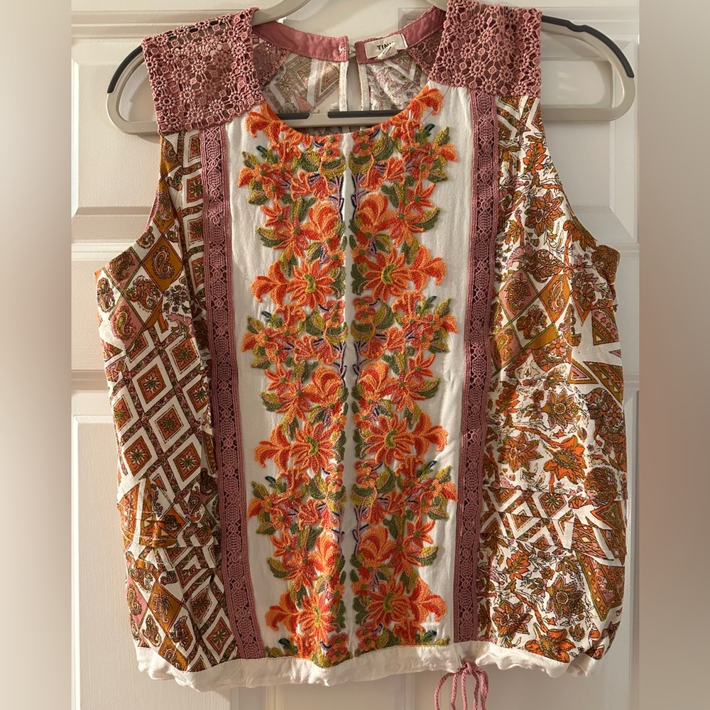 Anthropologie - “Tiny” sleeveless embroidery floral top Boho chic  S